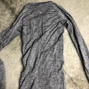 Lululemon Swifts Tech Long Sleeve in Grey